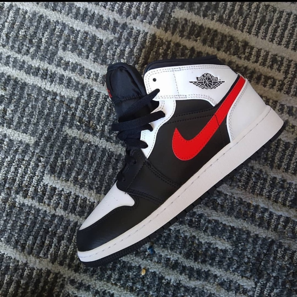Jordan mid 1